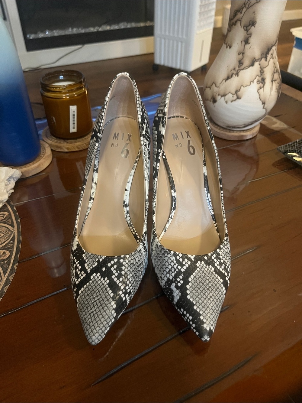 LIKE NEW ! Mix No. 6 Black and White Snake-Print Pointed Pumps